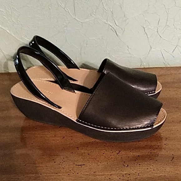 Kenneth Cole Reaction Platform Wedge Sandals - Picture 3 of 6